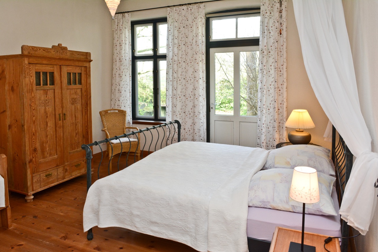 2-Gartenwohnung-Schlafzimmer