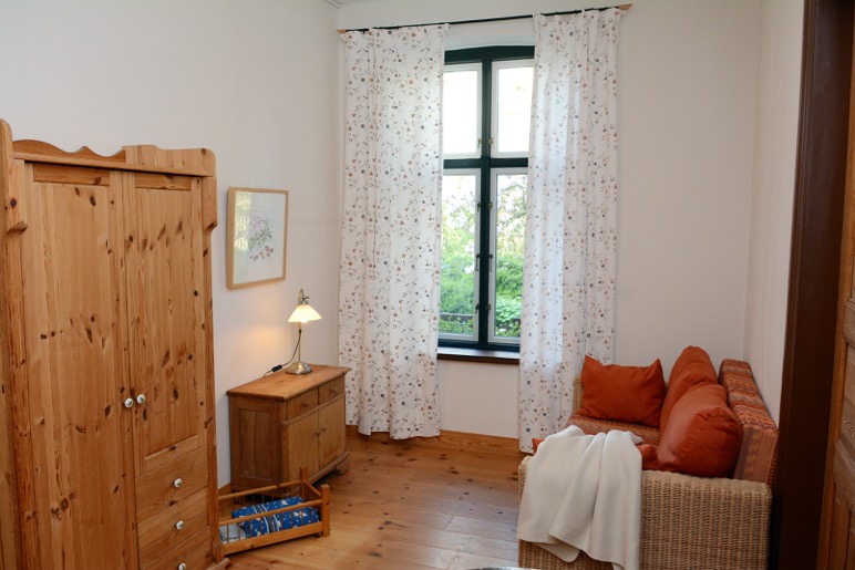 2-Gartenwohnung-Wohnschlafraum