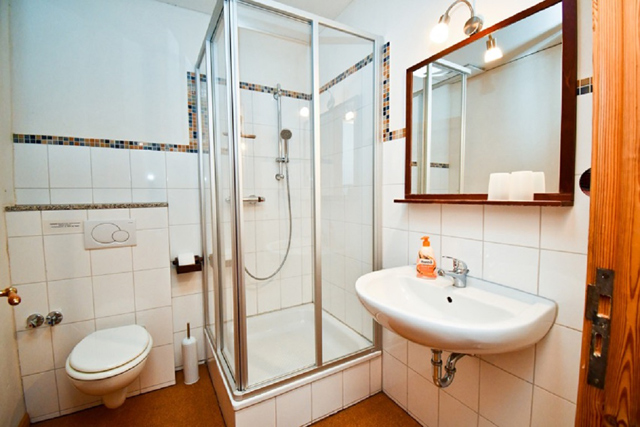 2-Gartenwohnung-Wohnschlafraum