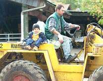 Angus-Hof, Radlader fahren